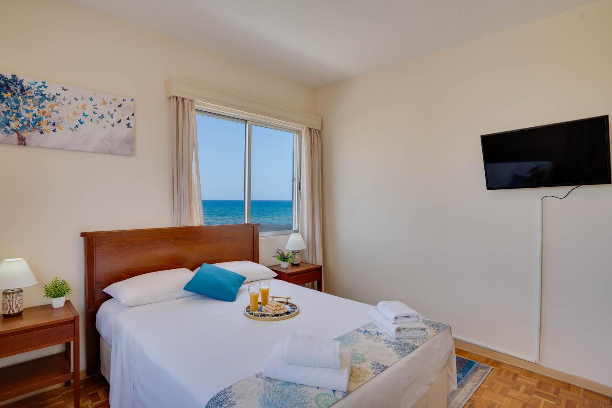 Makenzy Sandy Beachfront Paradise ลาร์นาคา ภายนอก รูปภาพ
