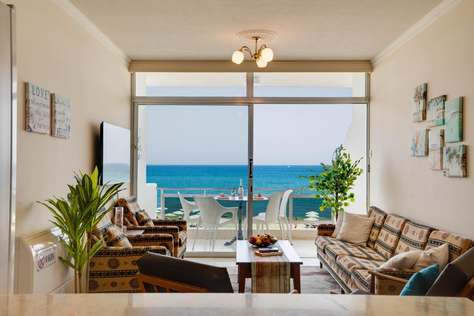 Makenzy Sandy Beachfront Paradise ลาร์นาคา ภายนอก รูปภาพ